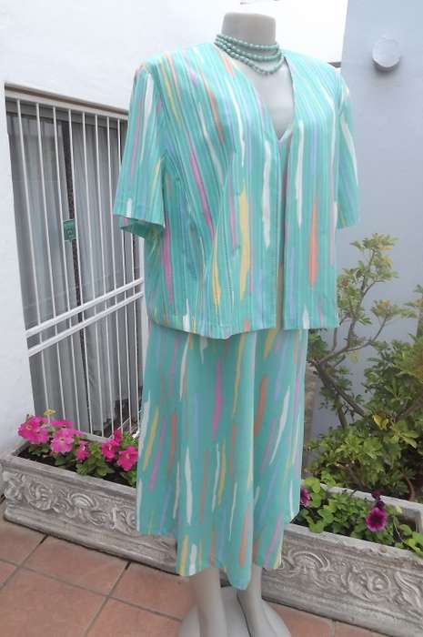 Fabulous 2 piece dress and jacket outfit in size 44/20.Dress in A line style.Loose fit.Bust 120cm