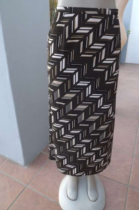 Graphic designed olivegreen,white and beige ankle length skirt.Diagonal stripes.Size 34/10