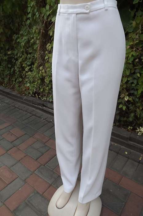 MISS CASSIDY pants in classic style.Off white colour.Size 38/14.Loop for belt.No pockets