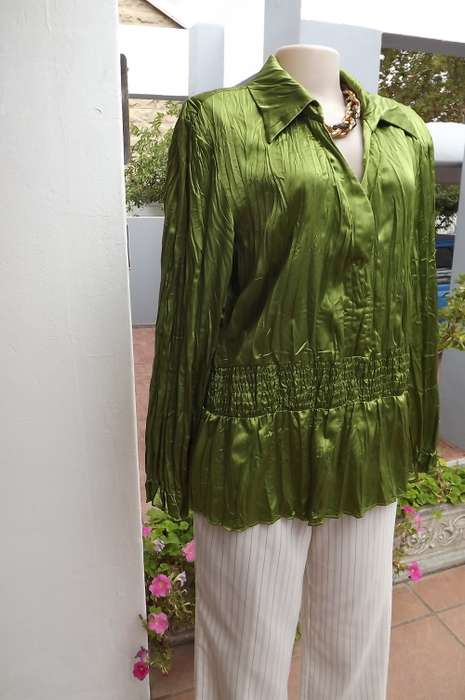 Avo green creased polyester satin pull over top by OASIS size 42/18.Good condition