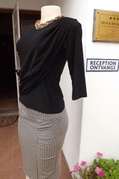 Black stretch polyester top with elbow length sleeves.Size 32/8.New condition