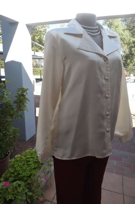 Shiny rich cream colour glam long sleeve blouse.Button down with open collar.Size 34/10.As new.