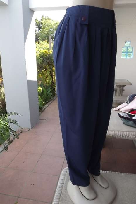 Navy vintage FOSHINI wide cut polycotton pants with pleats on front.Size 38/14.As new