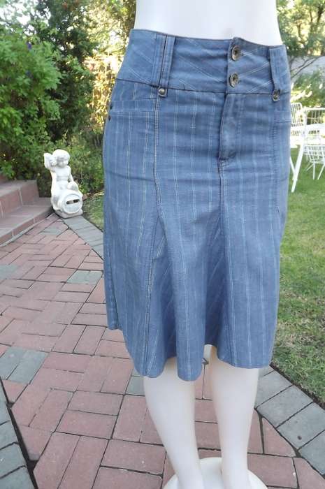 Sexy vertically striped steelblue denim gored skirt with kick out panels.Size 32/8.Wide waistband