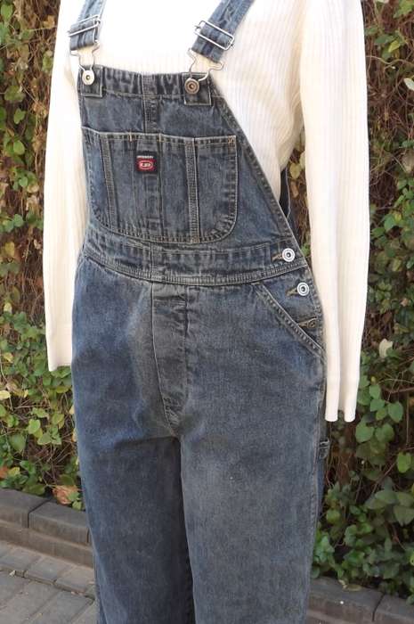 UNIONBAY denim long legged jumpsuit in size 32/8.In 100% cotton.Pocket on front bib.