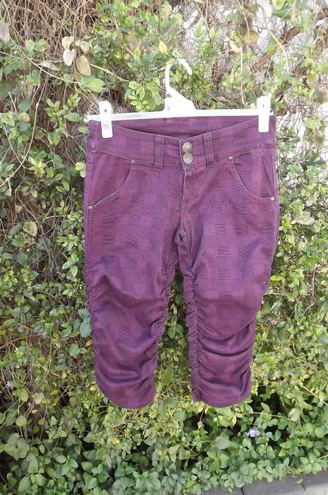 Ultra sexy mulberry colour checked cropped pants size 30/6 by LEGIT.In stretch cotton.