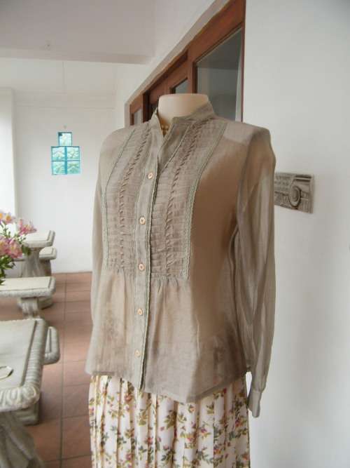 Amazing raw silk and polyester top in ecru colour by SANPIGALLE.Japan.Size 33/9 Japanese collar
