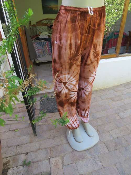 Bric and white tie dyed harem pants made in Thailand.Size 34/10.In 100% cotton.New item.Never used