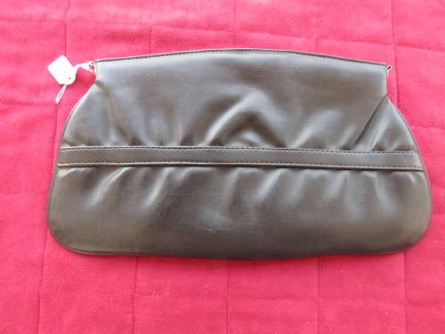 handy clutch bag in black in size 30 x17cm