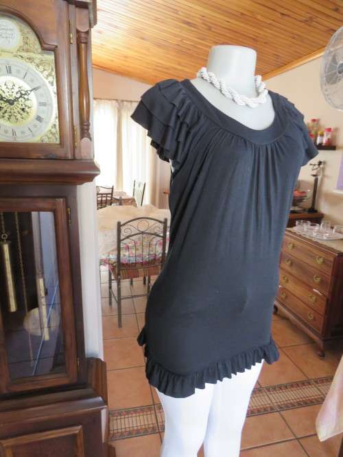 `Wear anywhere` black polyester/viscose top by `GEORGINA COLLECTION` in size 32/8. As new!!