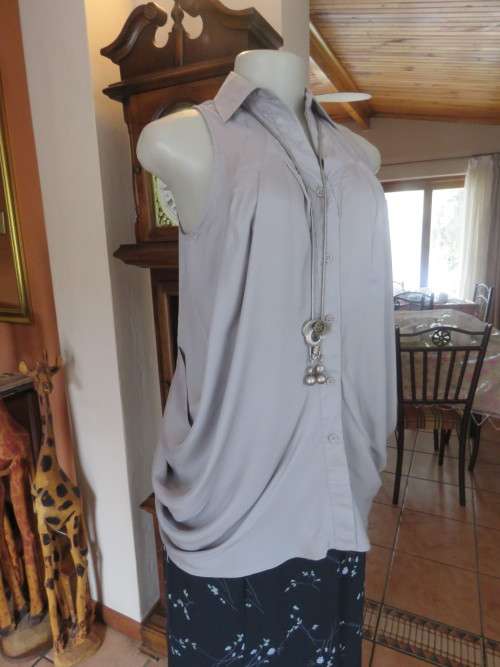 Silvergrey silky polyester sleeveless top.Size 34/10 by `GLADY`S`.Something different.As new.