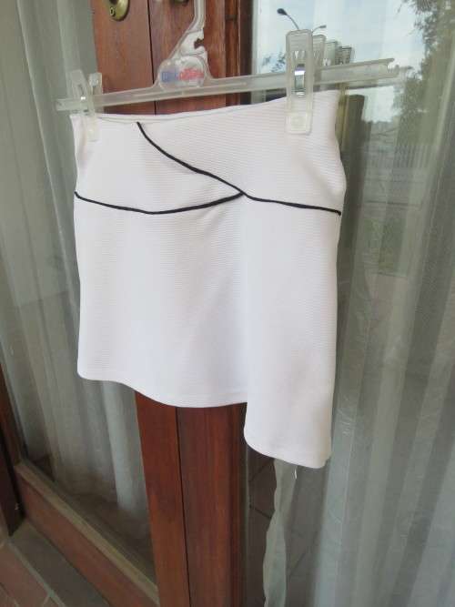 White ribbed polyester stretch mini skirt by `SPIRAL` for 11-12 yr with elasticated waist.New cond.