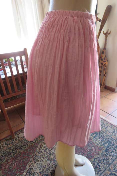 Cute carnation pink crinkled knee length skirt. Size 34/10. Smocked yoke. Elasticated waist.As new