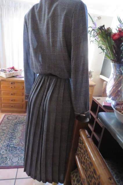Top of the line vintage dress in black + white classic check pattern size 36/12 by 'Manhattan'.