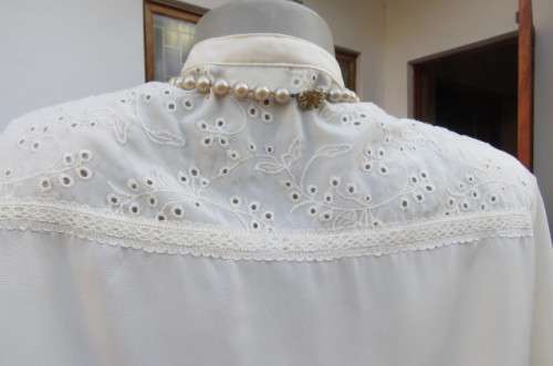 Top of the line rich cream short sleeve top by 'Donatella' size 42/18. As new