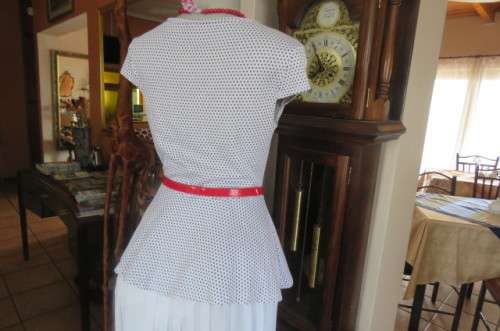 Peplum top in white with tiny black squares in stretch viscose/polyester blend size 32/8 by `Massumi