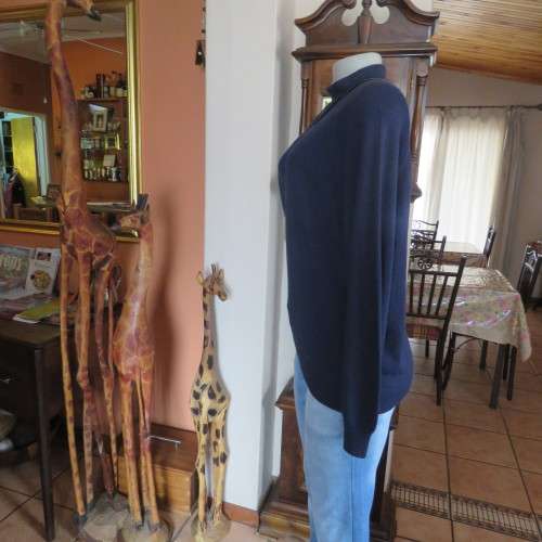 Soft and warm navy long sleeve acrylic knit sweather size 42/18. With raglan sleeves. As new.
