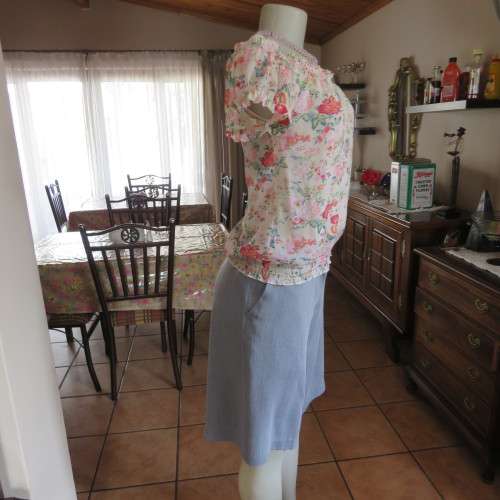 Floral sheer crinkled polyester top with wide round neckline and bell sleeves. Size 30/6 by NEW WAVE