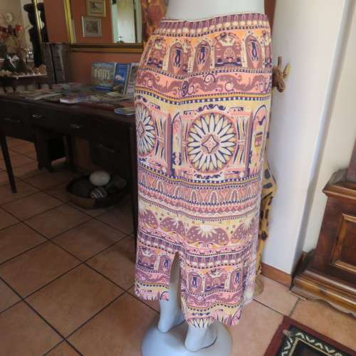 Baroque printed creased viscose skirt. Size 36/12. Low calf length. Elasticated waist.Good condition
