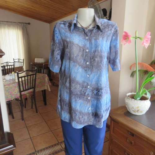 Stunning fully embroidered top in medley of blues. Button down Size 36/12. By ML CLASSICS. As new.