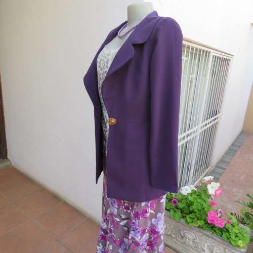 TRUWORTHS elegant dark purple long sleeve jacket. Fully lined. Size 32. New condition.