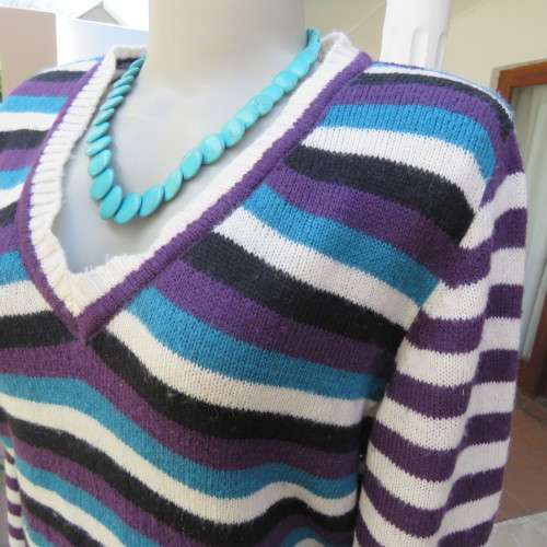 Fabulous acrylic knit pull-over cardigan with long sleeves. Size 40/16 by `Fashion Express`. As new.