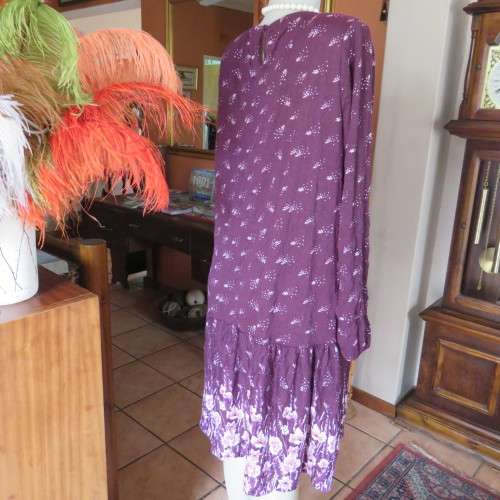 Trendsetting creased mulberry colour loose dress. By `Woolworths`. Size 44/20. Good condition.