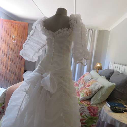 Feminine fairytale wedding dress. By well known boutique. Size 36/12. New condition.
