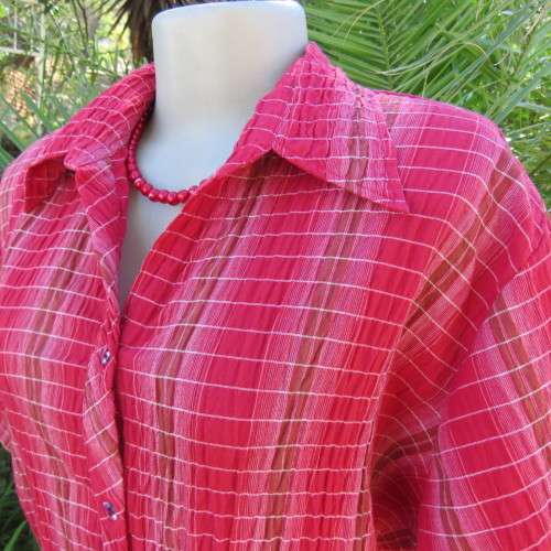 Casual short sleeve shirt in red, brown and white checked polycotton. Size 42/18. By `C`sar. As new.
