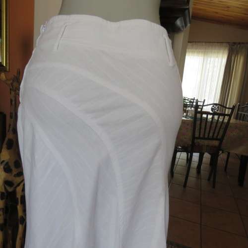 Charming white gored skirt with unique rounded panels. By `Identity` in size 34/10. As new.