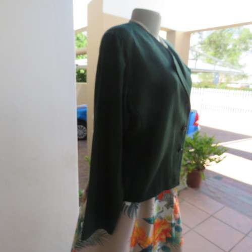 Dark hunters green box style cropped long sleeve jacket in size 40 to 42. Corded cotton Good cond