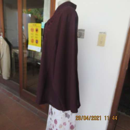 Stunning red wine colour long sleeve jacket with floral embroidery by QUIZ in size 48/24. As new