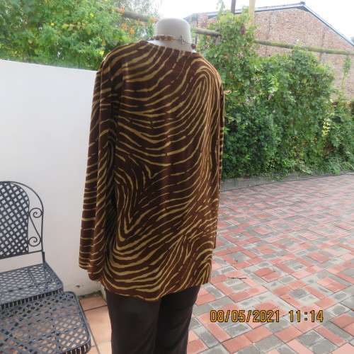 Warm polyester velvet animal print golden brown and caramel long sleeve slip over top.Size 42/18