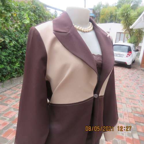 Choc brown and rich cream long sleeve top. Close with 1 button.Thin straps to tie at back.Size 40/16