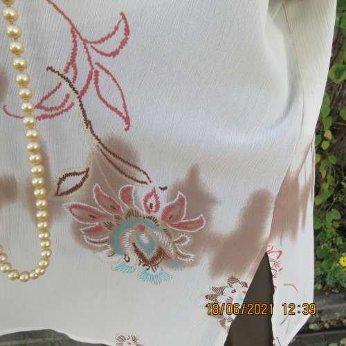 PENNY C rich cream button down top with brick/brown and blue paisley pattern. Size 48/24. As new