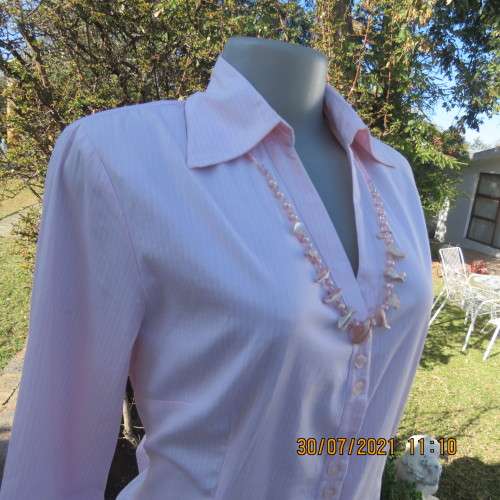 Sassy button down tailored top in pale peach and white vertical stripes. Size 34/10, Open collar.
