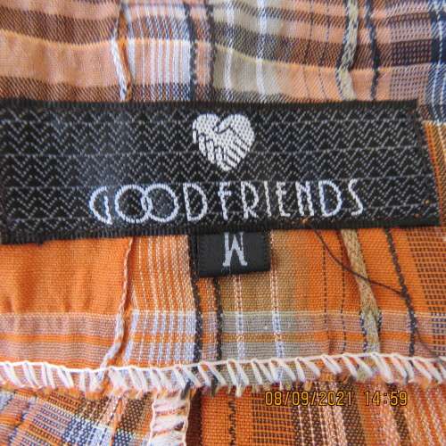 On trend autumn colour check bandless skirt size 34/10 by GOOD FRIENDS. In bubble polycotton fabric.