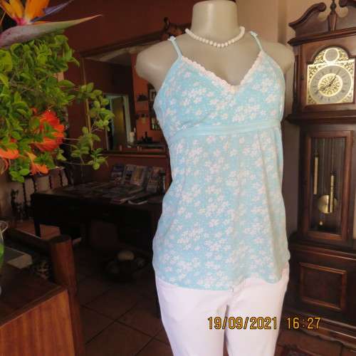 Pretty strappy top by JEEP in size 40/16. Empire style with V neck.  Adjustable straps. Good cond.
