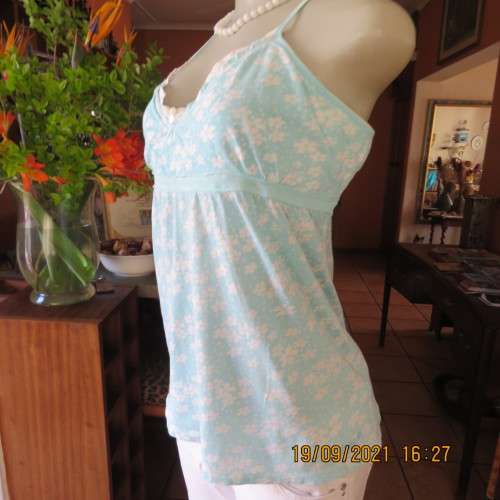 Pretty strappy top by JEEP in size 40/16. Empire style with V neck.  Adjustable straps. Good cond.
