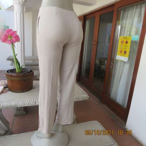 Stylish beige ML Classics linen/rayon blend pants.Size 32/8.Side pockets.Slits on legs with buttons.