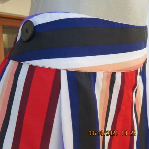 Eyecatching elongating ankle pants.Wide colourful vertical stripes.Red,purple,peach ext.Size 42/18