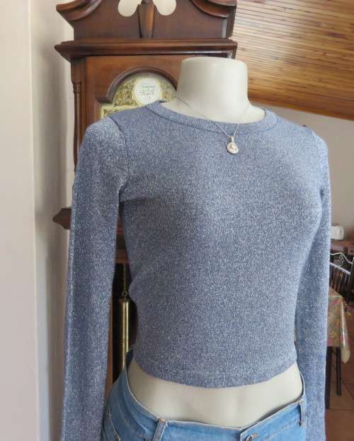 Tiffany blue glitter cropped top in stretch viscose and lurex.Slip over with long sleeves.Size 30
