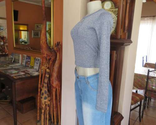 Tiffany blue glitter cropped top in stretch viscose and lurex.Slip over with long sleeves.Size 30