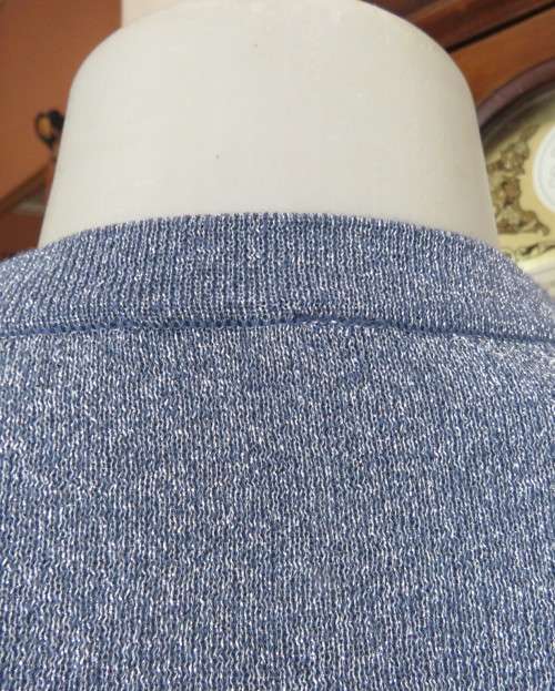 Tiffany blue glitter cropped top in stretch viscose and lurex.Slip over with long sleeves.Size 30