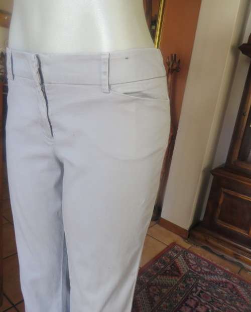 High quality ecru colour cotton stretch ankle length pants in size 36/12 by STUDIO W.New condition.