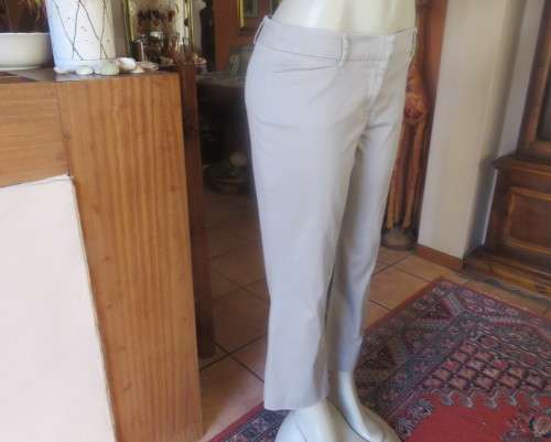 High quality ecru colour cotton stretch ankle length pants in size 36/12 by STUDIO W.New condition.