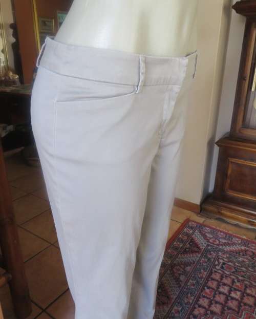 High quality ecru colour cotton stretch ankle length pants in size 36/12 by STUDIO W.New condition.