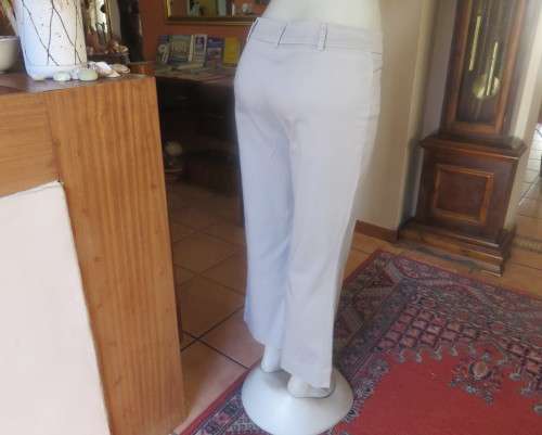 High quality ecru colour cotton stretch ankle length pants in size 36/12 by STUDIO W.New condition.