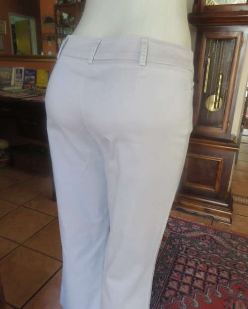 High quality ecru colour cotton stretch ankle length pants in size 36/12 by STUDIO W.New condition.
