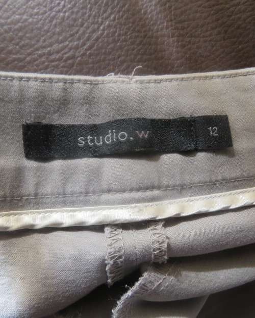 High quality ecru colour cotton stretch ankle length pants in size 36/12 by STUDIO W.New condition.
